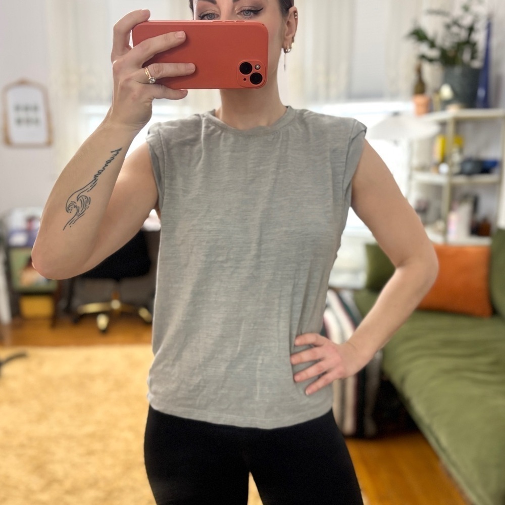 EUC Range Brand Gray Sleeveless Muscle Top - Sz XS - Picture 15 of 15